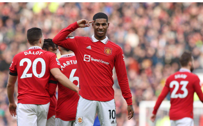 绿茵场上再 绿茵场上再